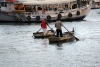 Zwei Bootsleute